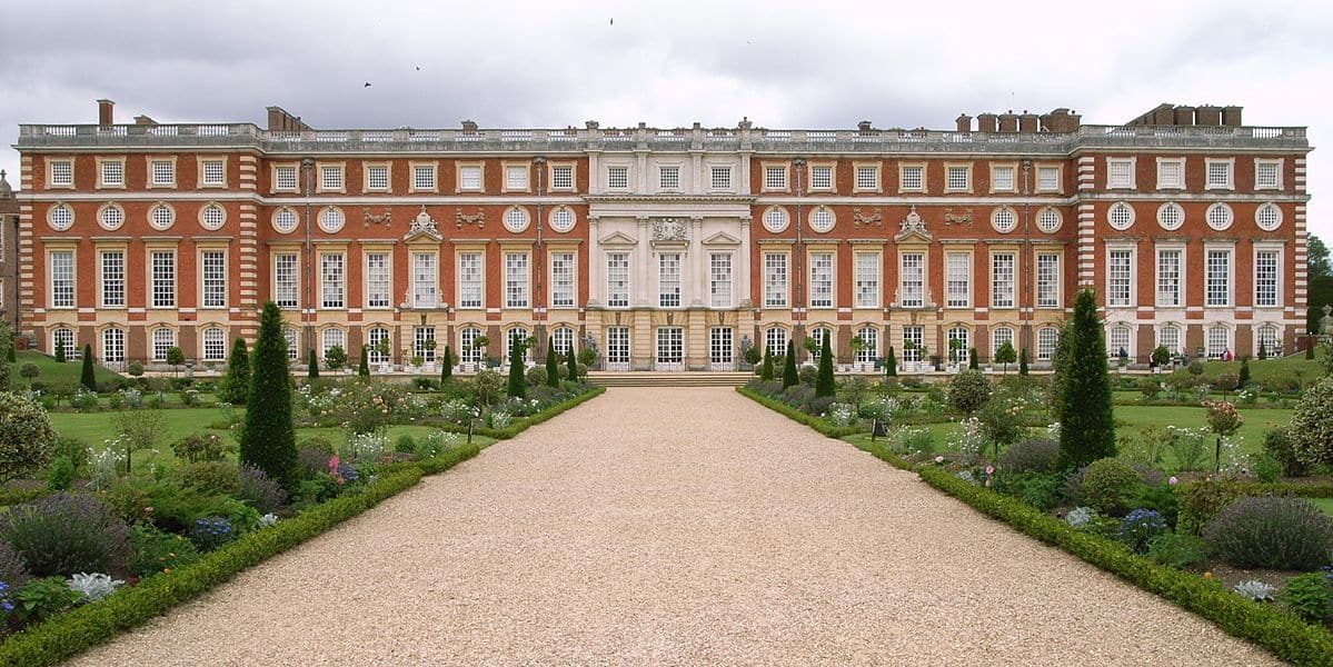 the-royal-palace-in-bridgerton